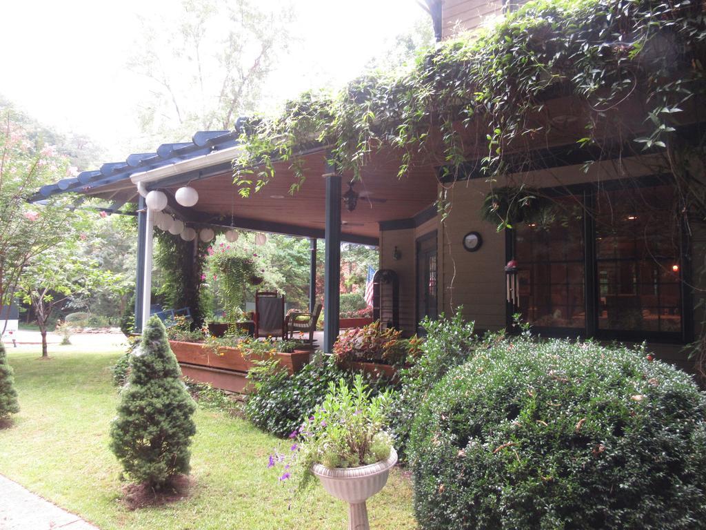 Eight Gables Inn Гатлинбург Экстерьер фото