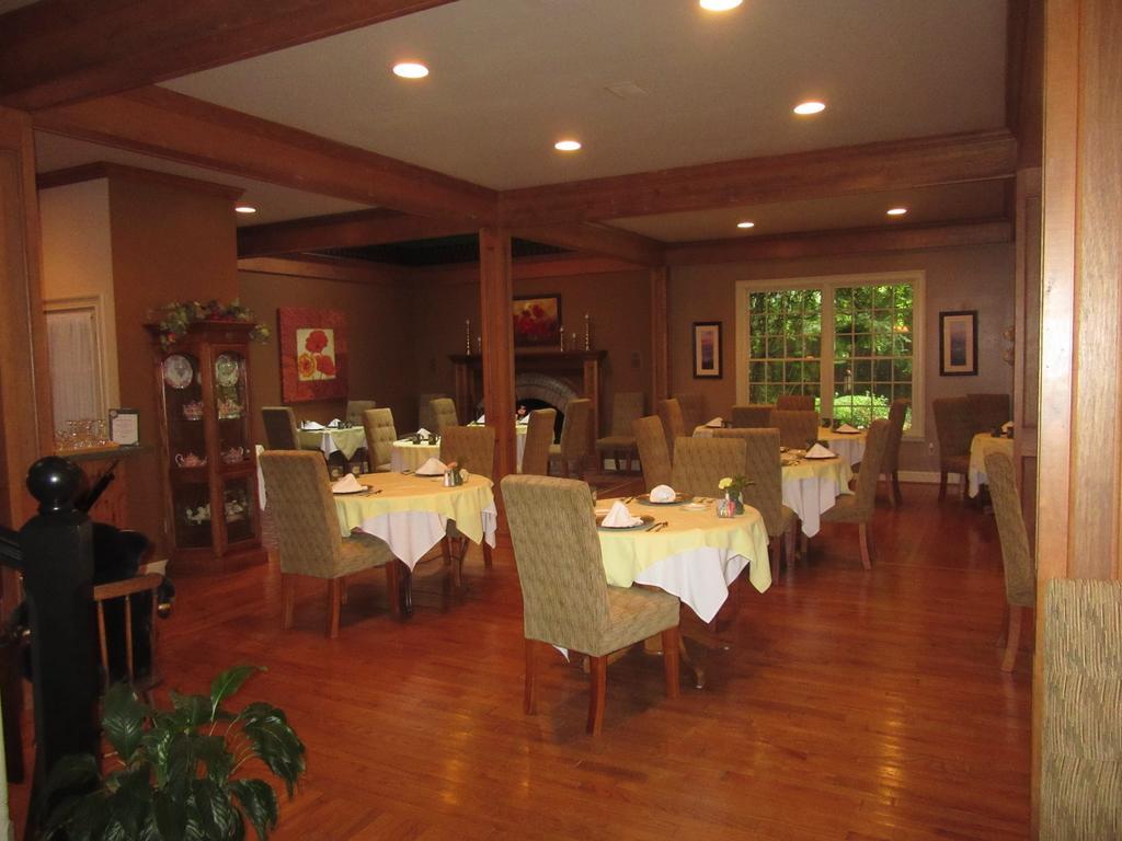 Eight Gables Inn Гатлинбург Экстерьер фото