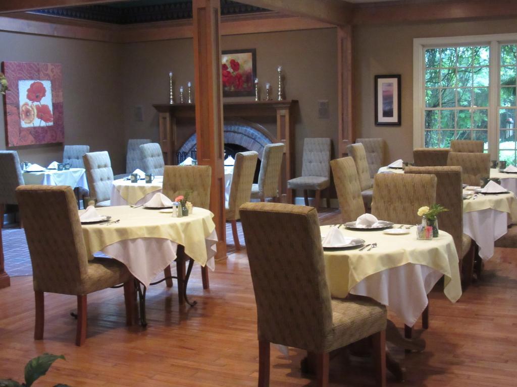 Eight Gables Inn Гатлинбург Экстерьер фото