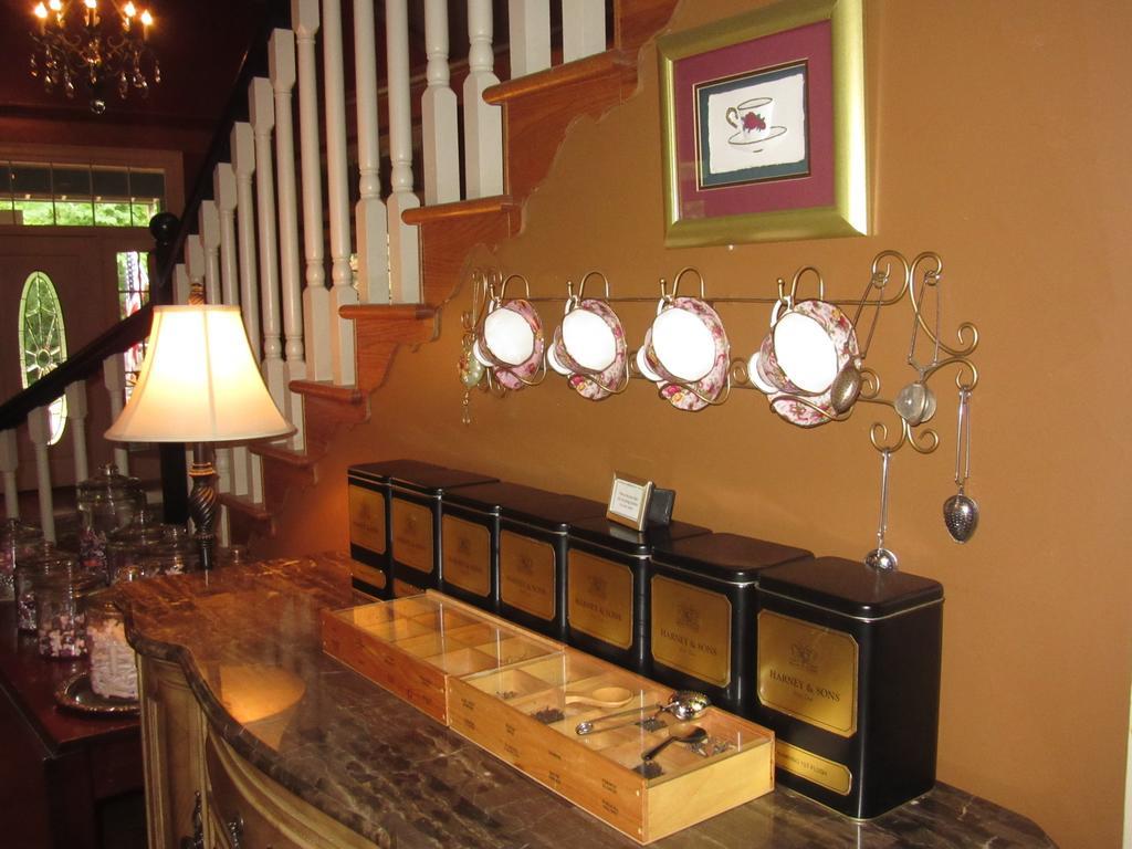 Eight Gables Inn Гатлинбург Экстерьер фото