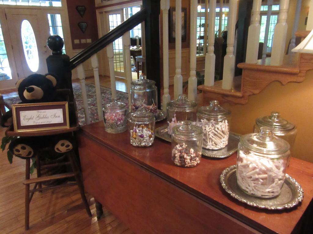 Eight Gables Inn Гатлинбург Экстерьер фото