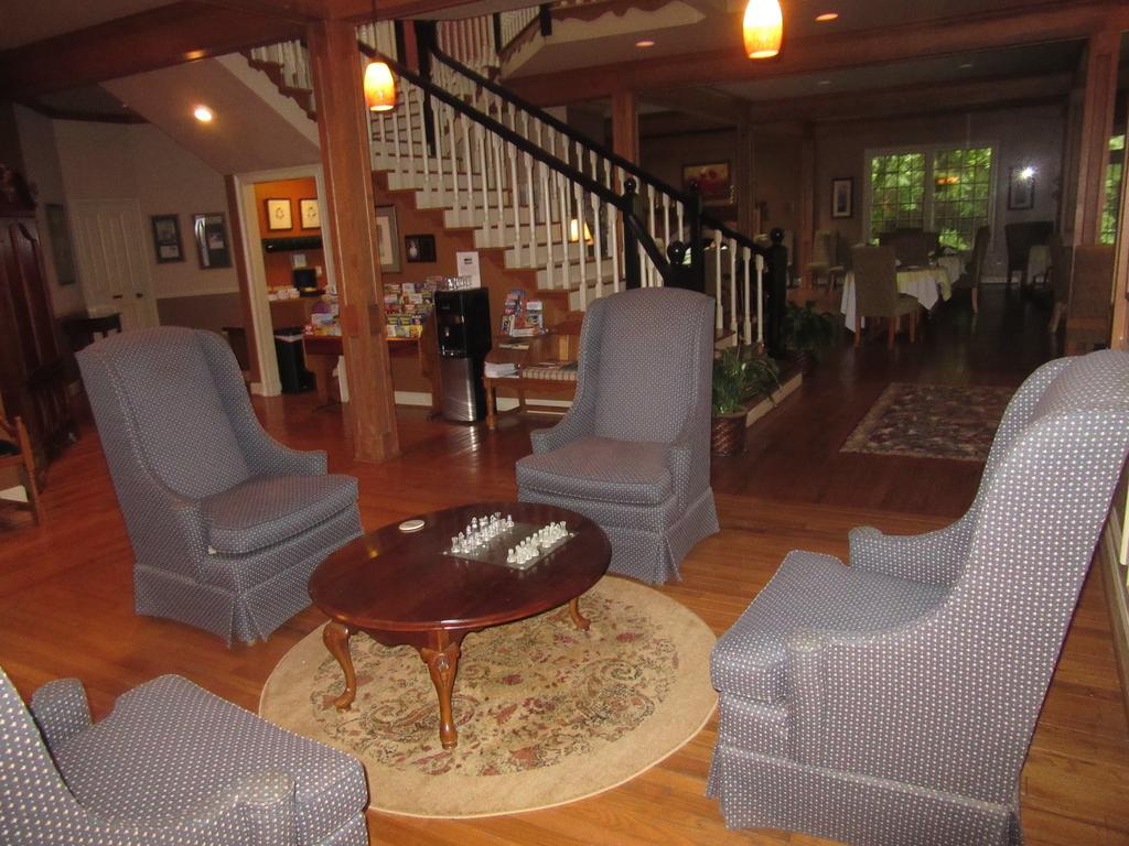 Eight Gables Inn Гатлинбург Экстерьер фото