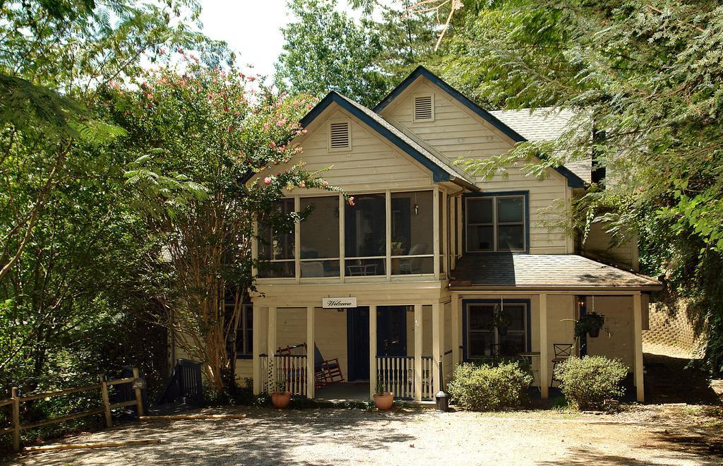 Eight Gables Inn Гатлинбург Экстерьер фото