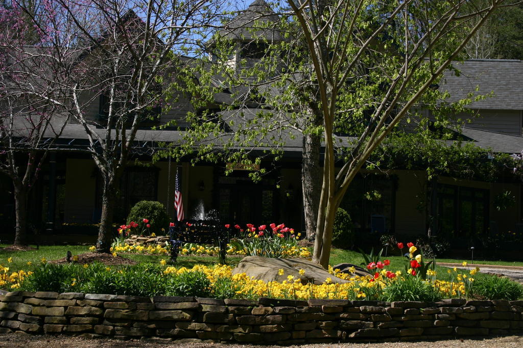 Eight Gables Inn Гатлинбург Экстерьер фото
