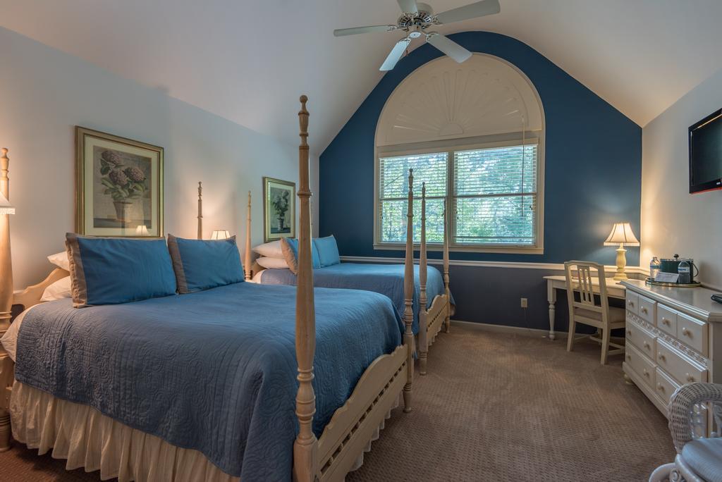 Eight Gables Inn Гатлинбург Экстерьер фото