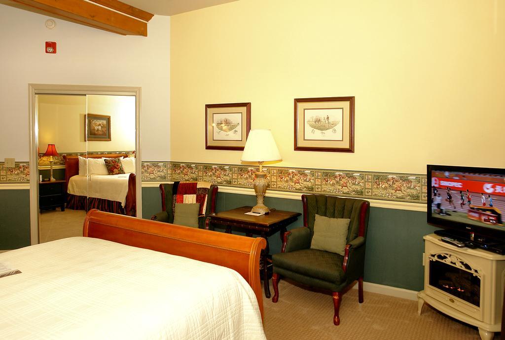 Eight Gables Inn Гатлинбург Экстерьер фото