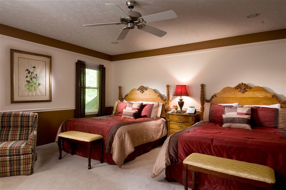 Eight Gables Inn Гатлинбург Экстерьер фото