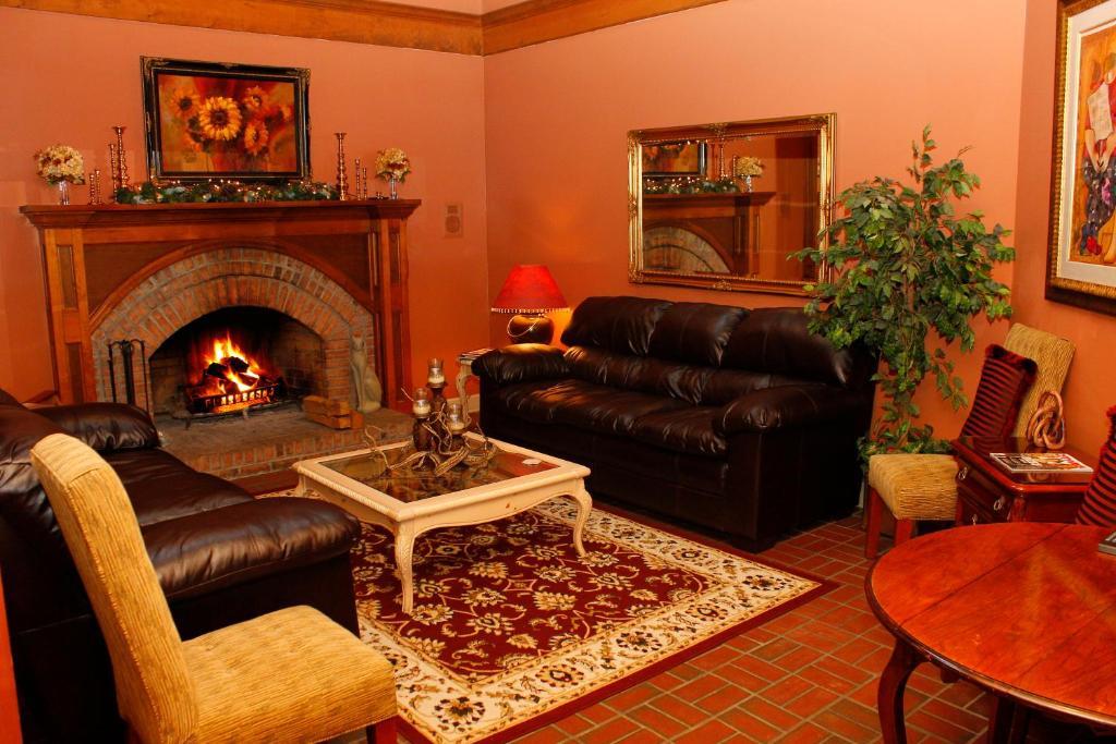 Eight Gables Inn Гатлинбург Экстерьер фото