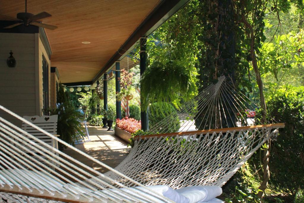 Eight Gables Inn Гатлинбург Экстерьер фото